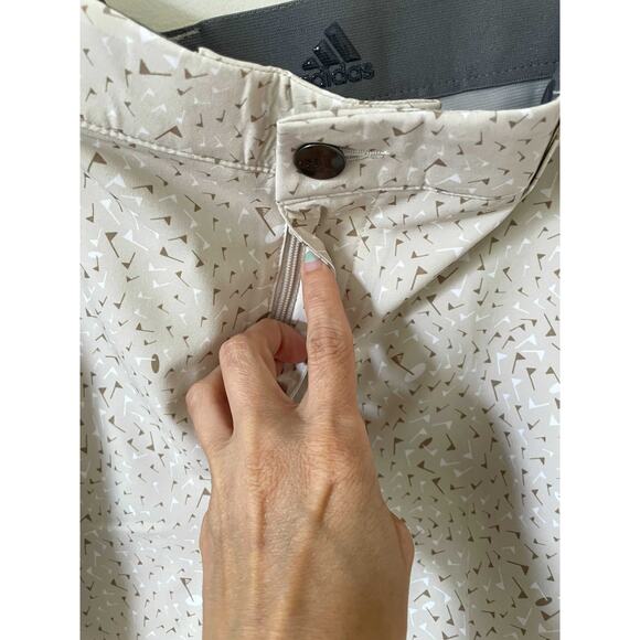 Adidas Golf Hole Graphic Performance Athletic Shorts Tan White Size 34 NEW - Picture 4 of 8